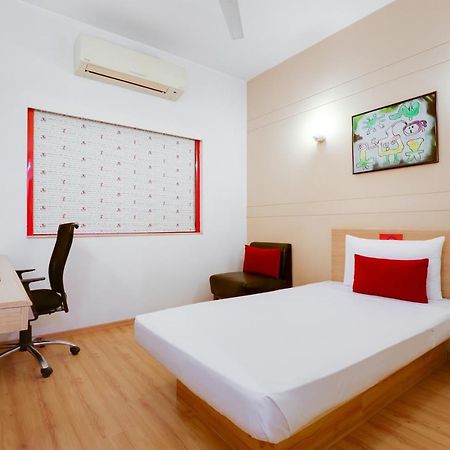 Red Fox By Lemon Tree Hotels, East Delhi Экстерьер фото