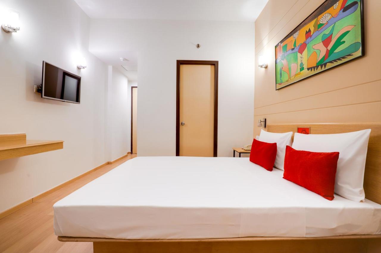 Red Fox By Lemon Tree Hotels, East Delhi Экстерьер фото