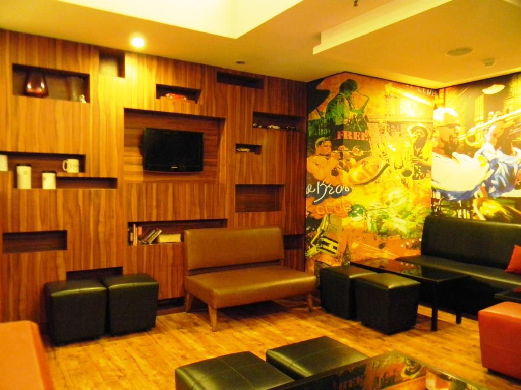 Red Fox By Lemon Tree Hotels, East Delhi Экстерьер фото