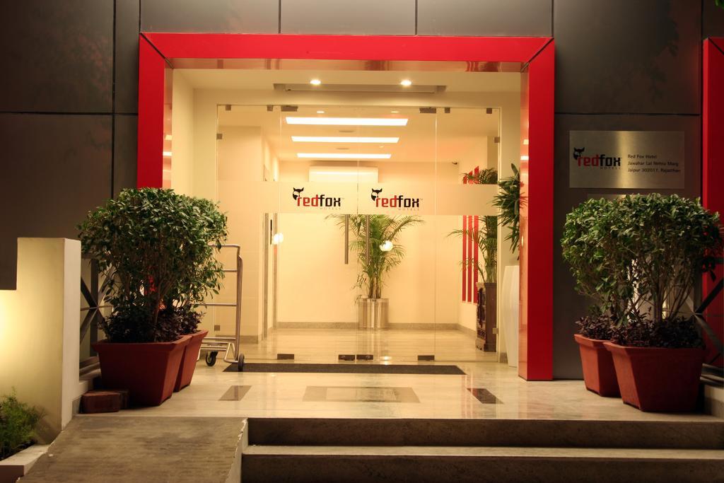 Red Fox By Lemon Tree Hotels, East Delhi Экстерьер фото